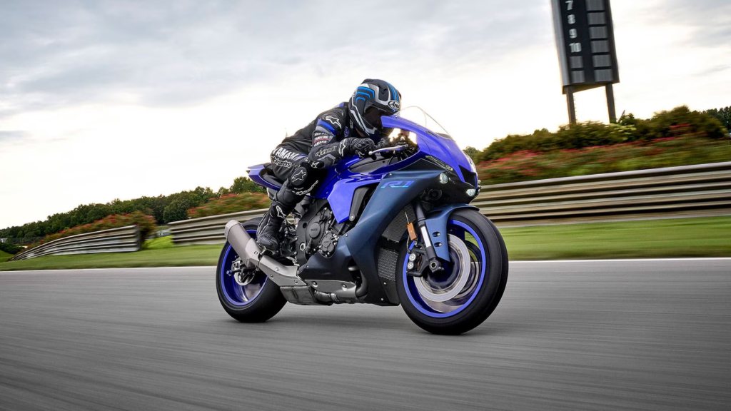 Yamaha YZF-R1 y la Suzuki GSX-R1000