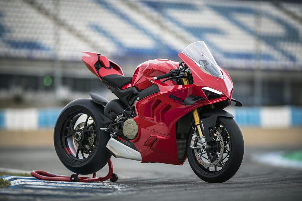 Ducati Panigale V4 y la BMW S1000RR