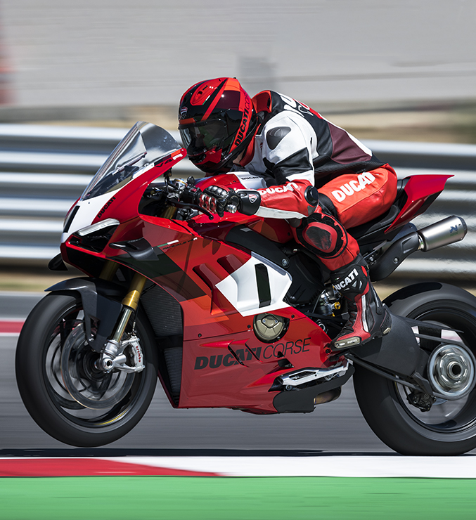 Ducati Panigale V4 y la BMW S1000RR