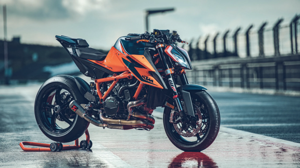 KTM 1290 Super Duke R y la Aprilia Tuono V4 1100