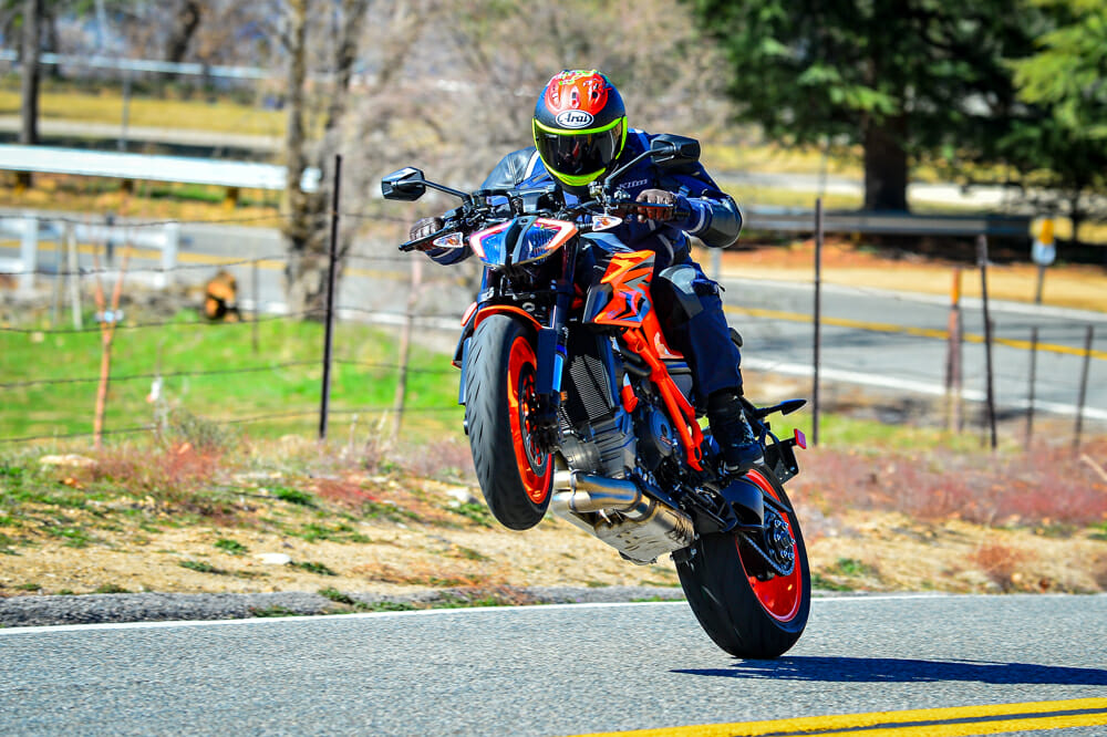 KTM 1290 Super Duke R y la Aprilia Tuono V4 1100