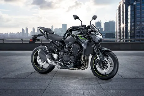 La Triumph Street Triple RS y la Kawasaki Z900