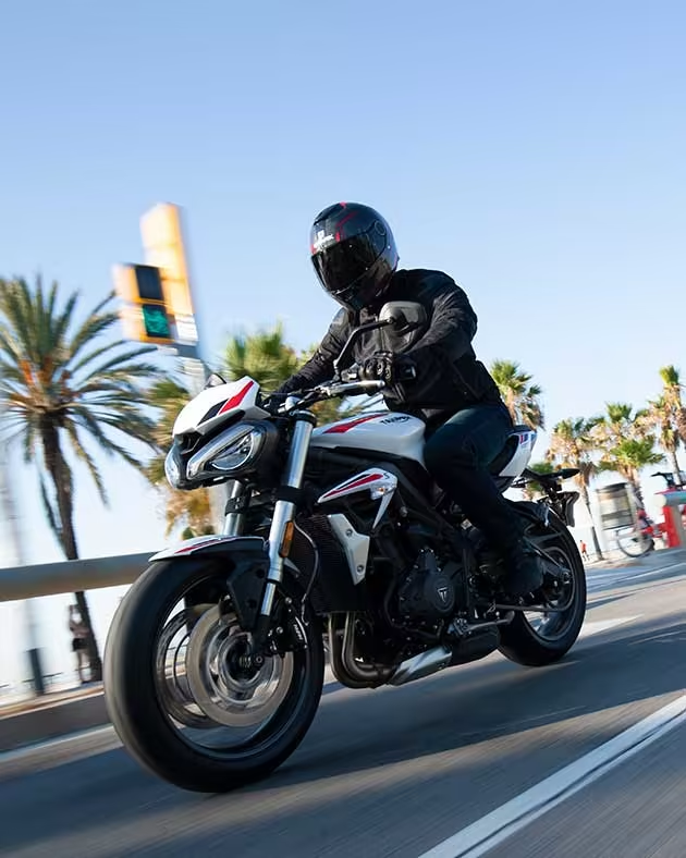 La Triumph Street Triple RS y la Kawasaki Z900